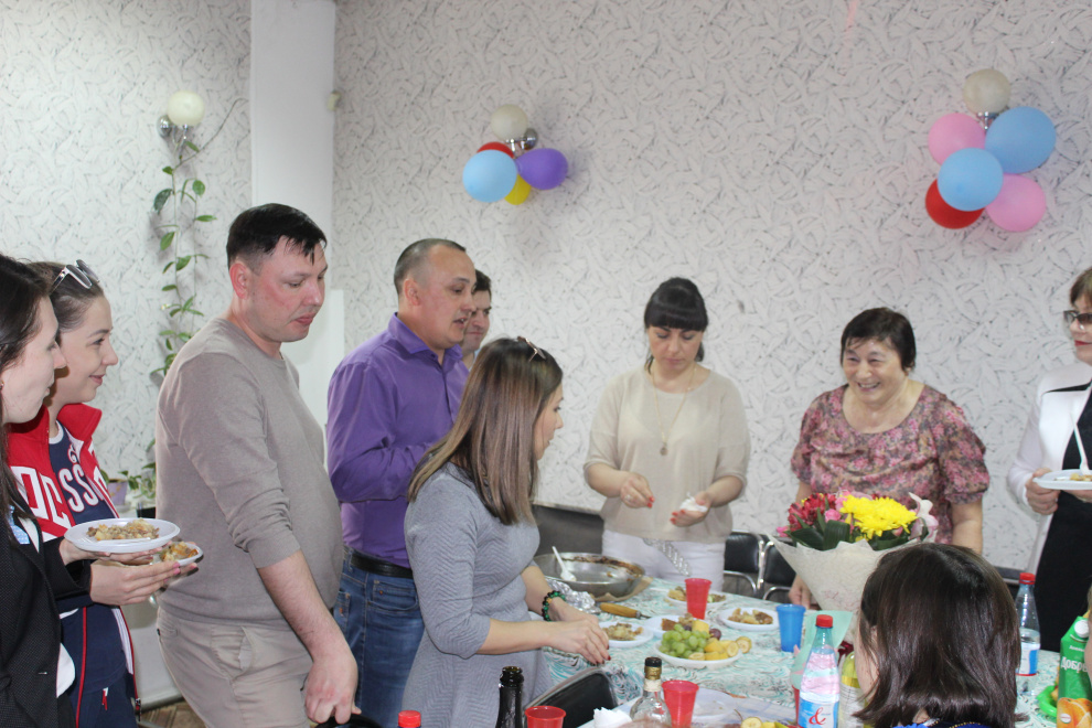 МИР! ТРУД! МАЙ! АЛЬФИНУР!