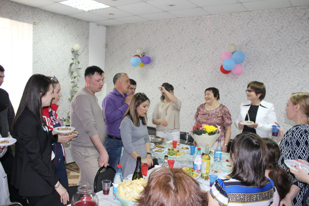 МИР! ТРУД! МАЙ! АЛЬФИНУР!