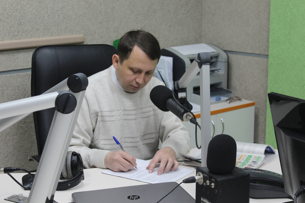 В гостях "Татар мәйданы" главный редактор газеты "Ирек мәйданы" Раиф Усманов. 