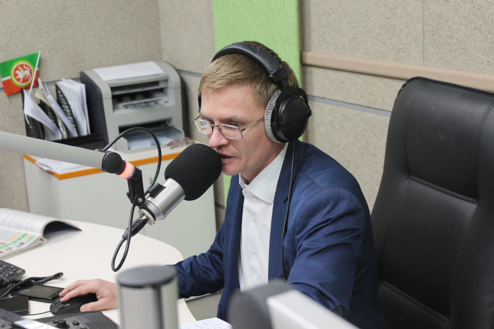 В гостях "Татар мәйданы" главный редактор газеты "Ирек мәйданы" Раиф Усманов. 