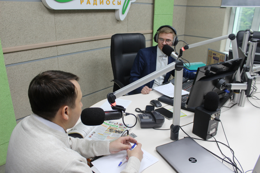 В гостях "Татар мәйданы" главный редактор газеты "Ирек мәйданы" Раиф Усманов. 