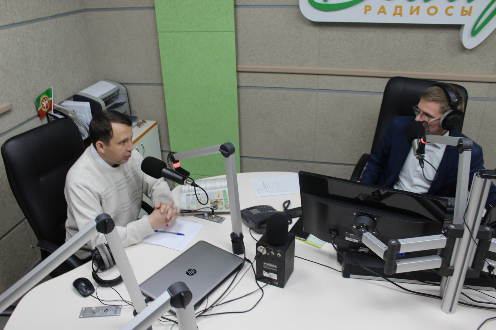 В гостях "Татар мәйданы" главный редактор газеты "Ирек мәйданы" Раиф Усманов. 